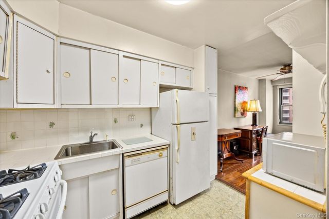125-10 Queens Boulevard 716, Kew Gardens, NY 11415