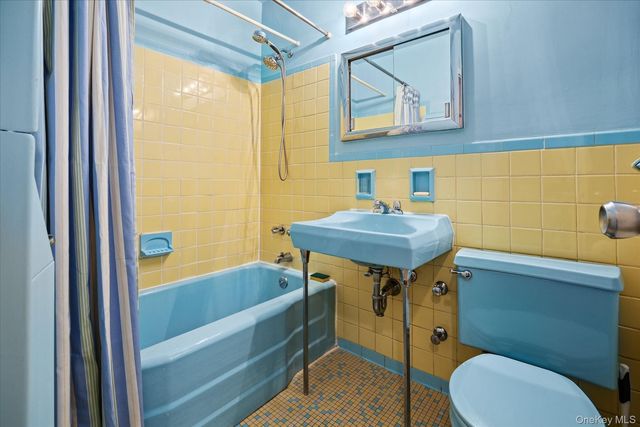 125-10 Queens Boulevard 716, Kew Gardens, NY 11415