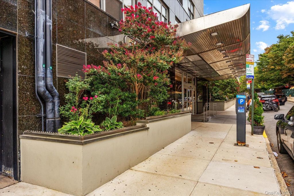 125-10 Queens Boulevard 716, Kew Gardens, NY 11415