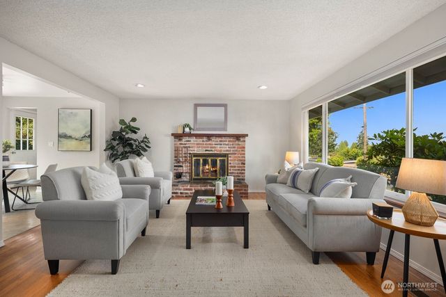 617 SW 299th Street, Federal Way, WA 98023