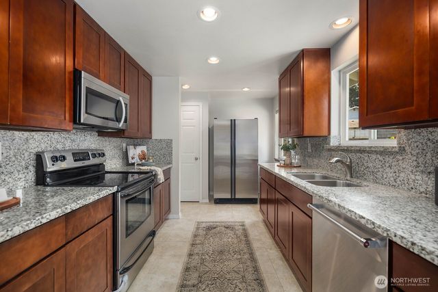 617 SW 299th Street, Federal Way, WA 98023