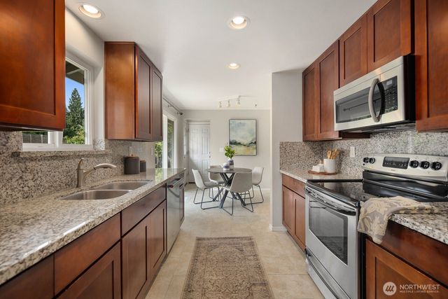 617 SW 299th Street, Federal Way, WA 98023