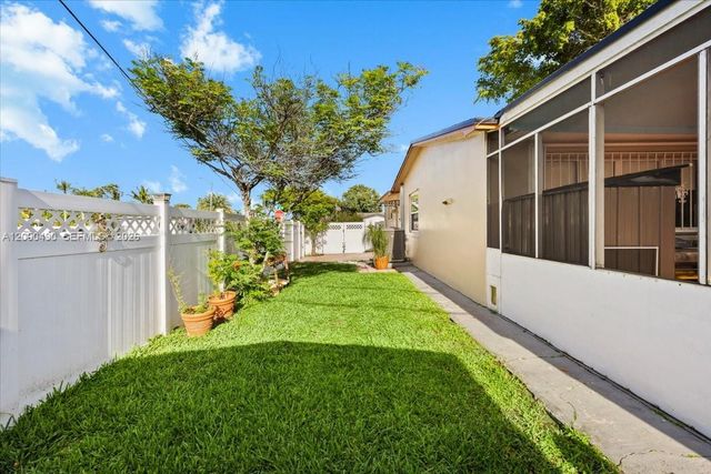 600 SW 67th Ave, Pembroke Pines, FL 33023