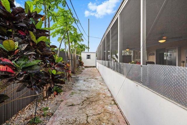 600 SW 67th Ave, Pembroke Pines, FL 33023