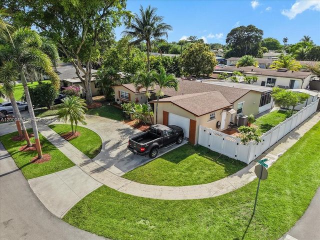 600 SW 67th Ave, Pembroke Pines, FL 33023