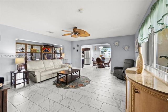 600 SW 67th Ave, Pembroke Pines, FL 33023