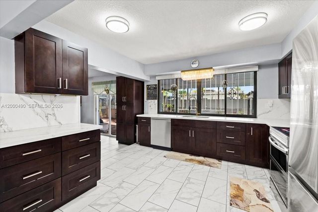 600 SW 67th Ave, Pembroke Pines, FL 33023