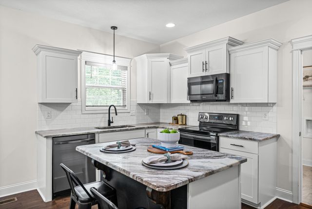 1333 Morning Star Dr, Clarksville, TN 37042