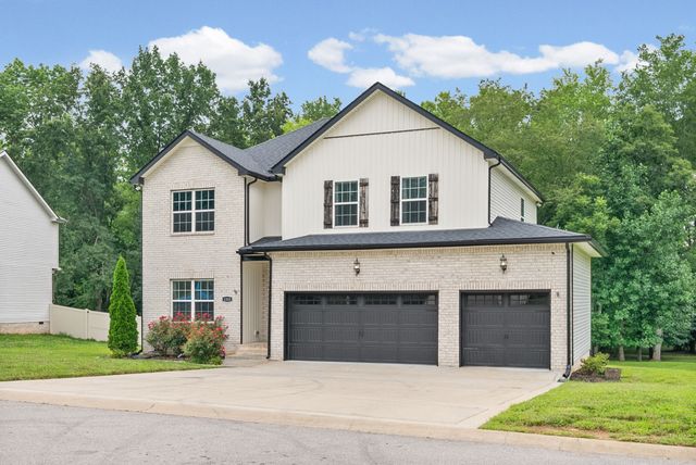1333 Morning Star Dr, Clarksville, TN 37042