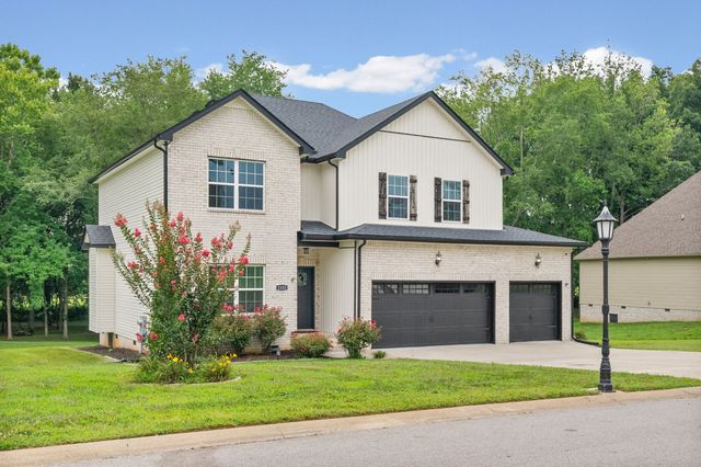 1333 Morning Star Dr, Clarksville, TN 37042