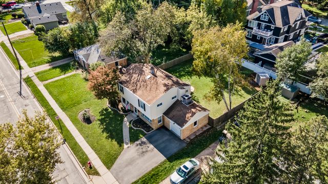 423 S 4th Avenue, Libertyville, IL 60048