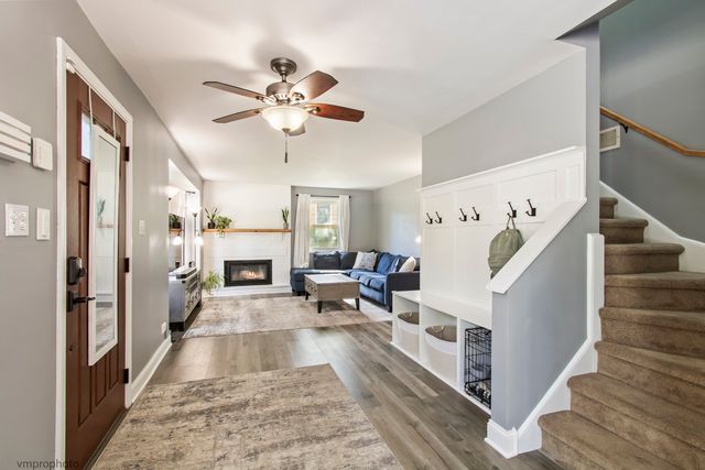 423 S 4th Avenue, Libertyville, IL 60048