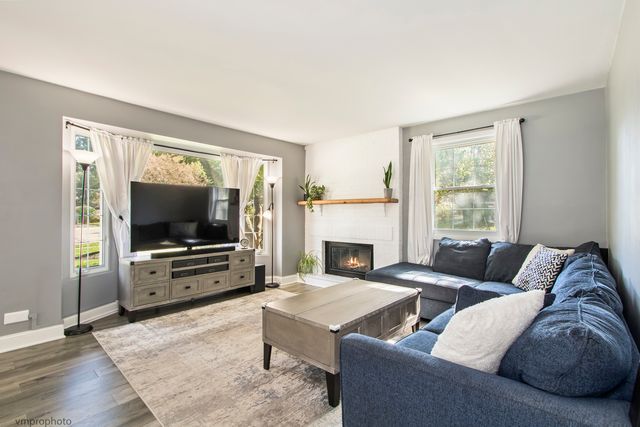 423 S 4th Avenue, Libertyville, IL 60048