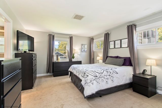 423 S 4th Avenue, Libertyville, IL 60048