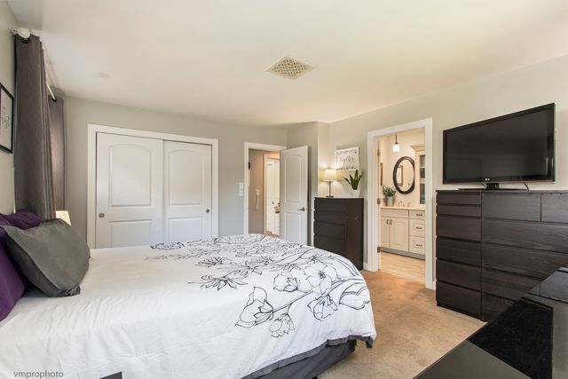 423 S 4th Avenue, Libertyville, IL 60048