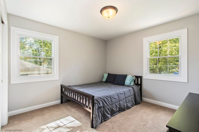 423 S 4th Avenue, Libertyville, IL 60048