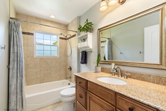 423 S 4th Avenue, Libertyville, IL 60048