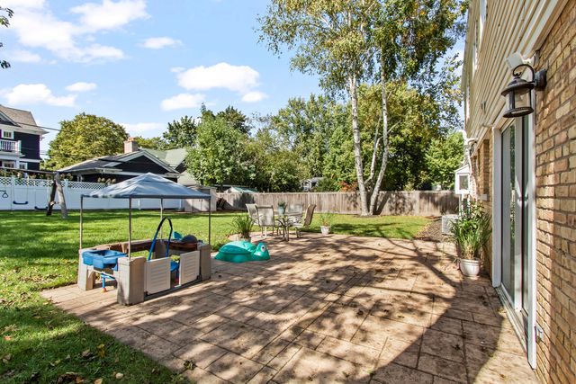 423 S 4th Avenue, Libertyville, IL 60048