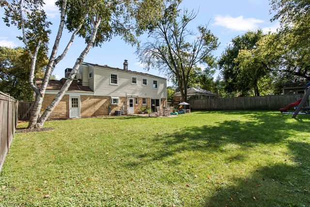 423 S 4th Avenue, Libertyville, IL 60048