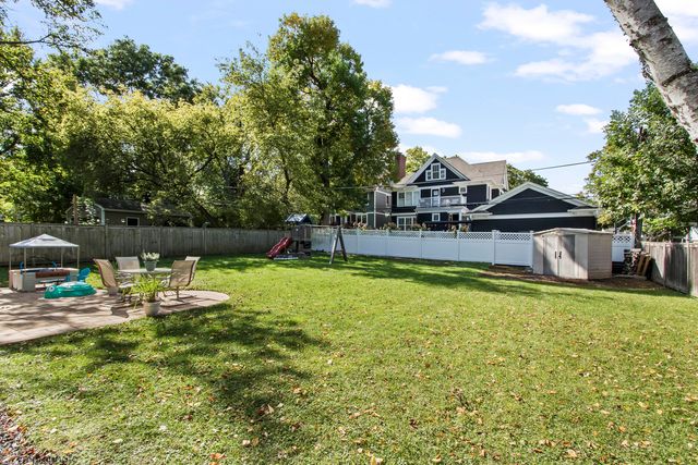 423 S 4th Avenue, Libertyville, IL 60048