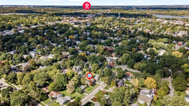 423 S 4th Avenue, Libertyville, IL 60048