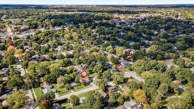 423 S 4th Avenue, Libertyville, IL 60048