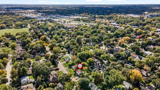 423 S 4th Avenue, Libertyville, IL 60048