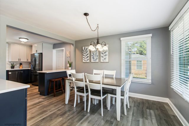 423 S 4th Avenue, Libertyville, IL 60048