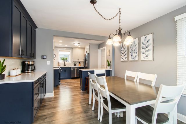423 S 4th Avenue, Libertyville, IL 60048