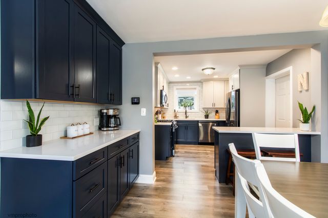 423 S 4th Avenue, Libertyville, IL 60048