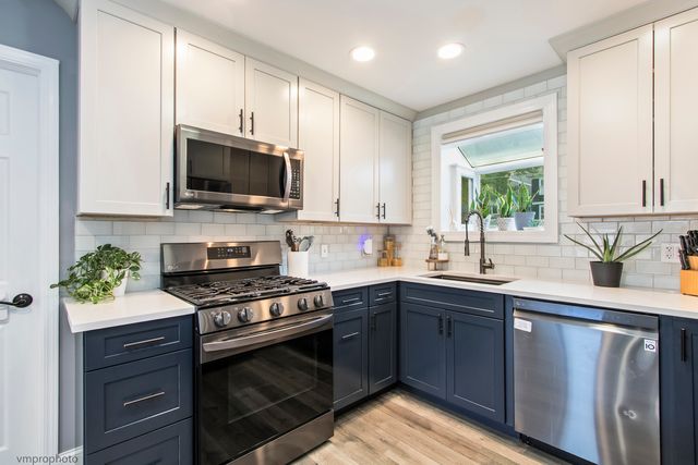 423 S 4th Avenue, Libertyville, IL 60048