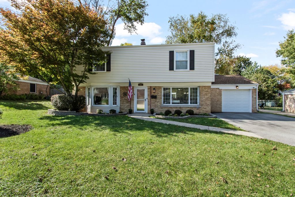 423 S 4th Avenue, Libertyville, IL 60048