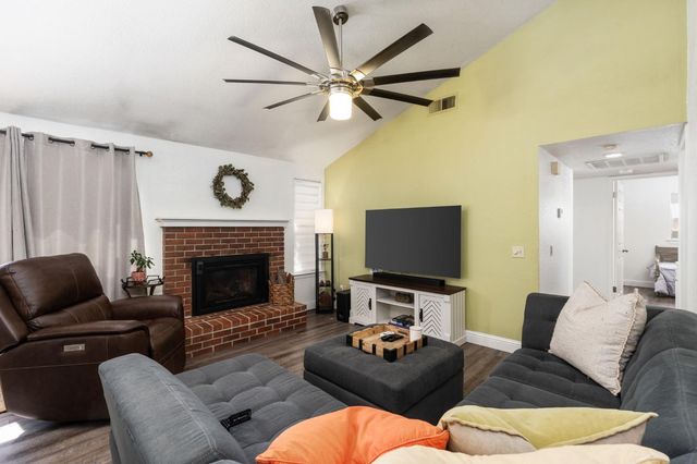 5201 W Griffith Way, Fresno, CA 93722