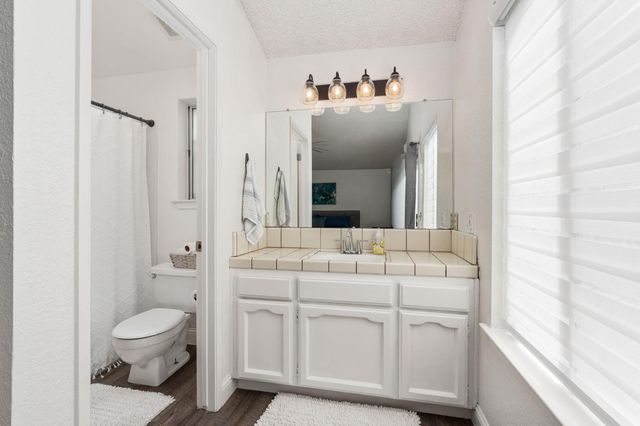 5201 W Griffith Way, Fresno, CA 93722