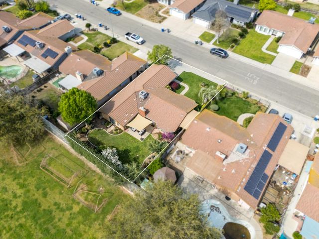 5201 W Griffith Way, Fresno, CA 93722