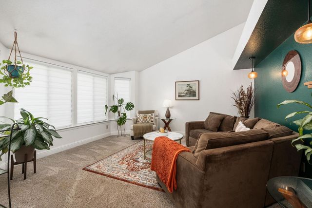 5201 W Griffith Way, Fresno, CA 93722