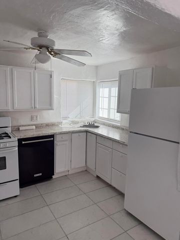 403 Aspen Avenue NE, Albuquerque, NM 87102