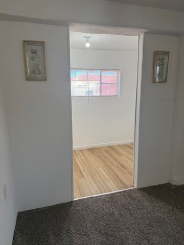 403 Aspen Avenue NE, Albuquerque, NM 87102