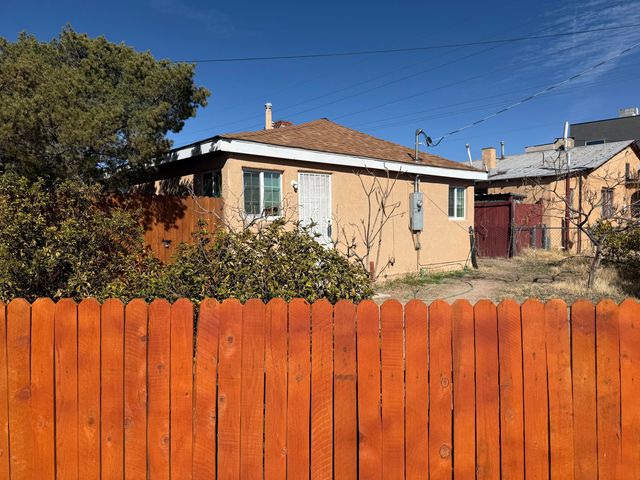 403 Aspen Avenue NE, Albuquerque, NM 87102