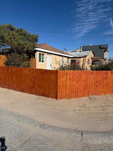 403 Aspen Avenue NE, Albuquerque, NM 87102