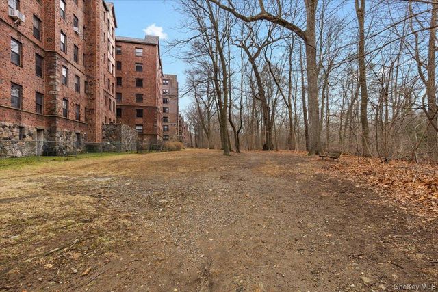 105 Garth Road 4H, Scarsdale, NY 10583