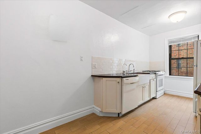 105 Garth Road 4H, Scarsdale, NY 10583