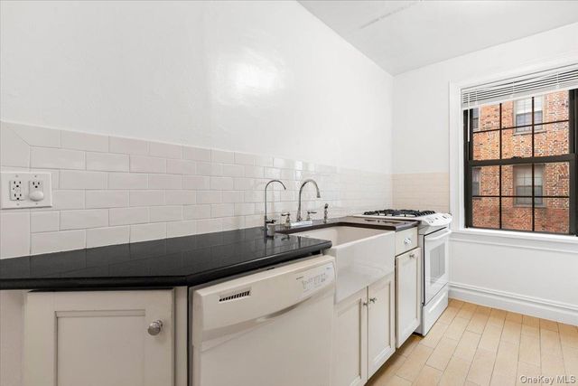 105 Garth Road 4H, Scarsdale, NY 10583