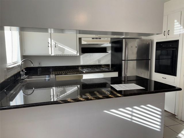 7714 Renwick Drive G4, Houston, TX 77081