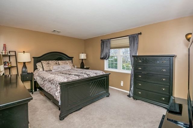 40 Roberts Dr 40, Bedford, MA 01730