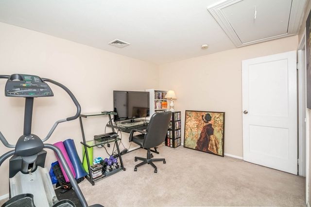 40 Roberts Dr 40, Bedford, MA 01730