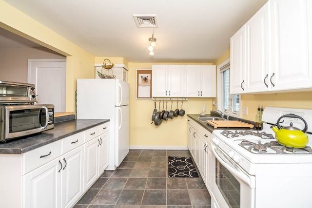 40 Roberts Dr 40, Bedford, MA 01730