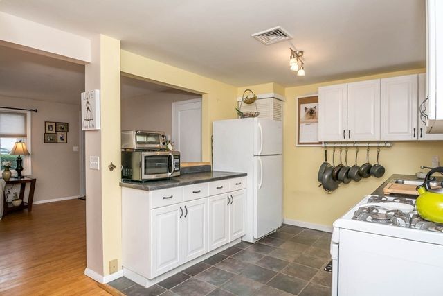 40 Roberts Dr 40, Bedford, MA 01730