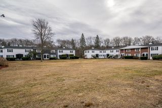 40 Roberts Dr 40, Bedford, MA 01730