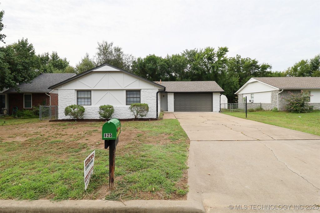 825 W 23rd Street North, Claremore, OK 74017